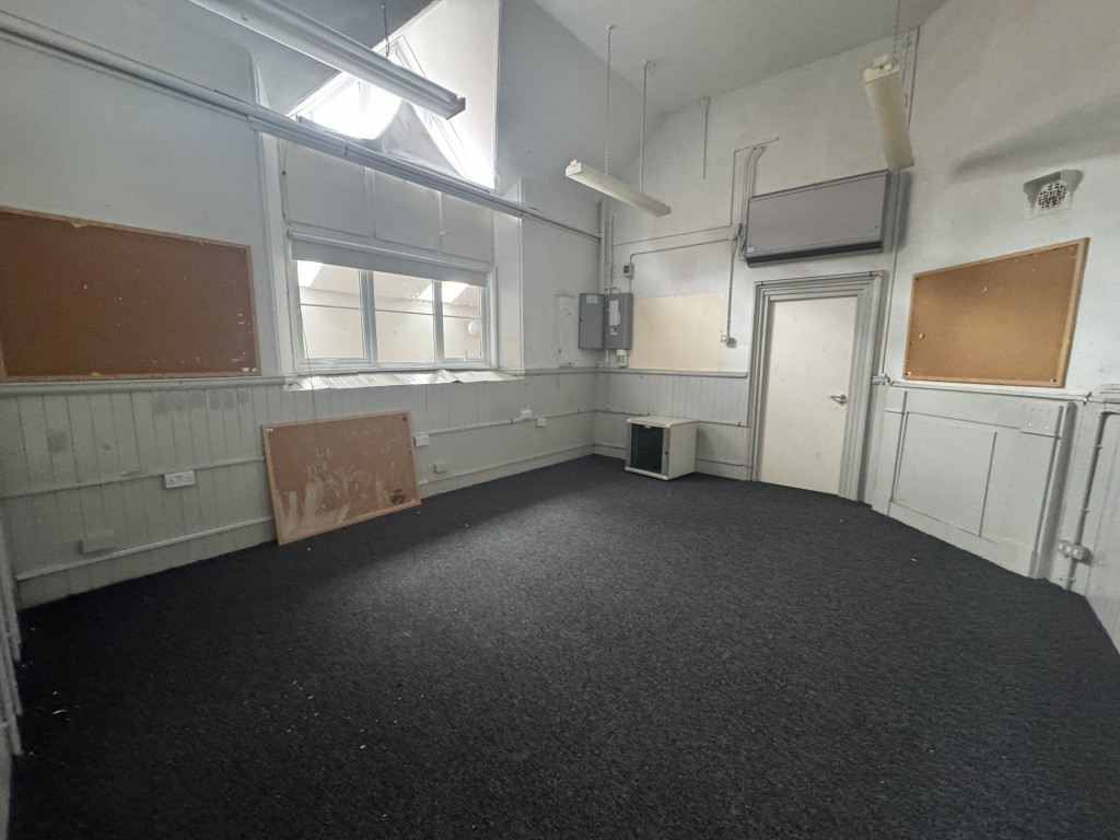 Lot: 26 - DETACHED FORMER SCHOOL HOUSE WITH POTENTIAL - Room three